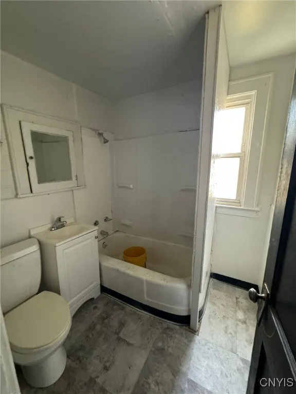 152 Fage Avenue 54, Syracuse, New York 13205, Syracuse, New York 13205, 6 Bedrooms Bedrooms, ,2 BathroomsBathrooms,Residential,For Sale,152 Fage Avenue 54, Syracuse, New York 13205,S1621080