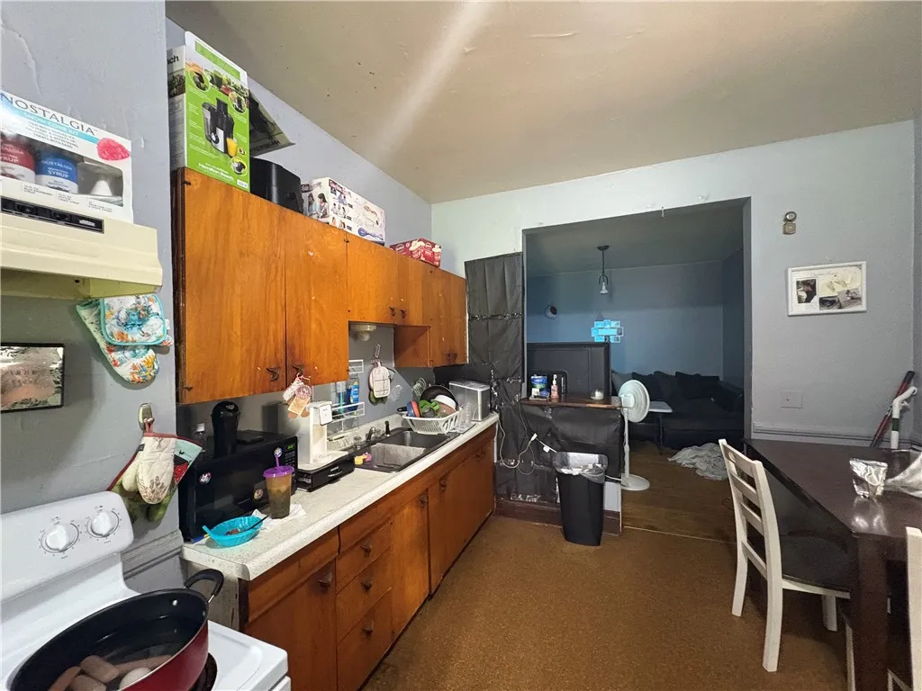 74 Avenue D Avenue, Rochester, New York 14621, Rochester, New York 14621, 3 Bedrooms Bedrooms, ,3 BathroomsBathrooms,Residential,For Sale,74 Avenue D Avenue, Rochester, New York 14621,R1621067