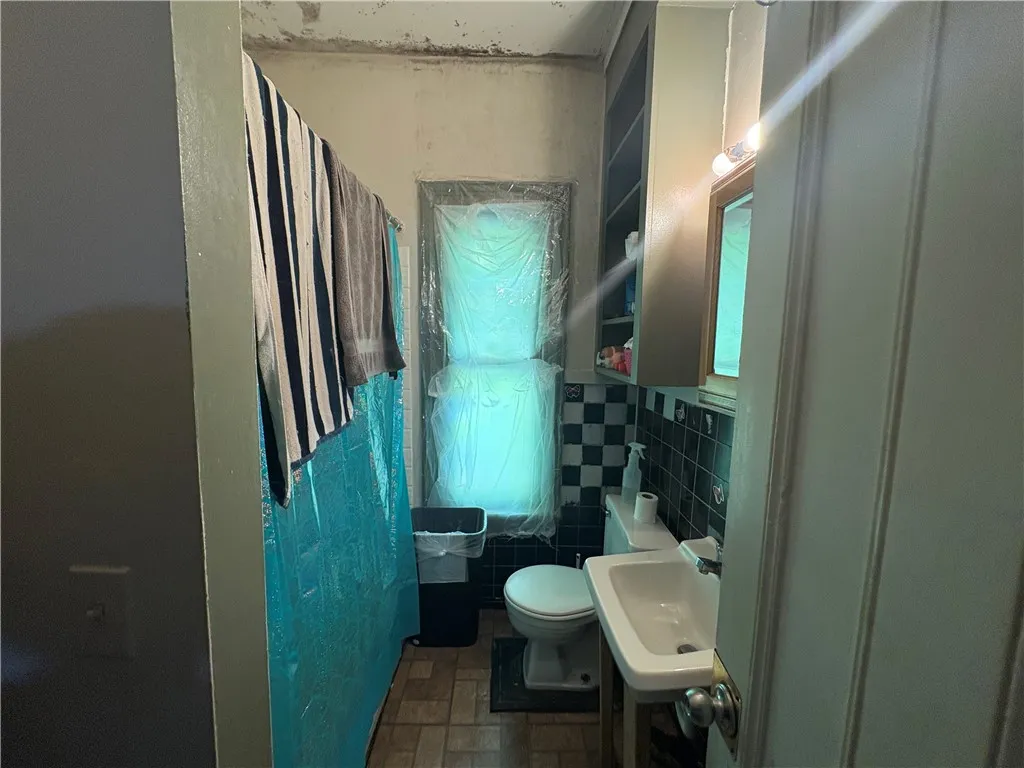 74 Avenue D Avenue, Rochester, New York 14621, Rochester, New York 14621, 3 Bedrooms Bedrooms, ,3 BathroomsBathrooms,Residential,For Sale,74 Avenue D Avenue, Rochester, New York 14621,R1621067