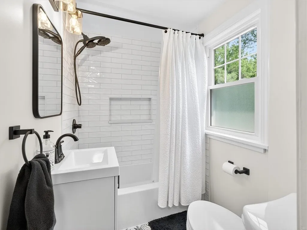 245 Worthington Road, Irondequoit, New York 14622, Irondequoit, New York 14622, 3 Bedrooms Bedrooms, 6 Rooms Rooms,1 BathroomBathrooms,Residential,For Sale,245 Worthington Road, Irondequoit, New York 14622,R1620646