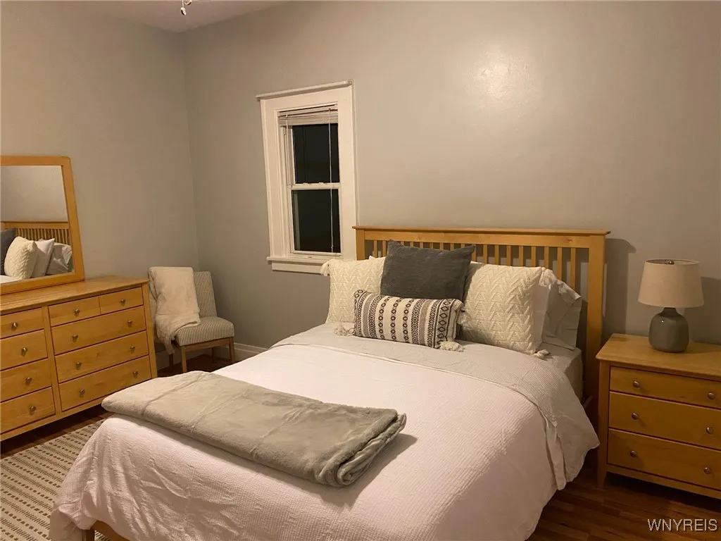 176 Saint James Place Lower, Buffalo, New York 142, Buffalo, New York 14222, 2 Bedrooms Bedrooms, 6 Rooms Rooms,1 BathroomBathrooms,Residential Lease,For Rent,176 Saint James Place Lower, Buffalo, New York 142,B1621038