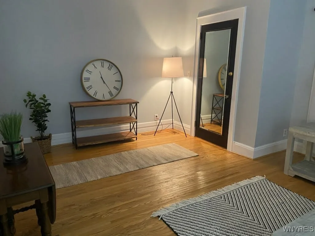 176 Saint James Place Lower, Buffalo, New York 142, Buffalo, New York 14222, 2 Bedrooms Bedrooms, 6 Rooms Rooms,1 BathroomBathrooms,Residential Lease,For Rent,176 Saint James Place Lower, Buffalo, New York 142,B1621038