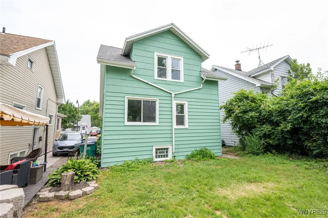 827 Tifft Street, Buffalo, New York 14220, Buffalo, New York 14220, 3 Bedrooms Bedrooms, 8 Rooms Rooms,1 BathroomBathrooms,Residential,For Sale,827 Tifft Street, Buffalo, New York 14220,B1620744