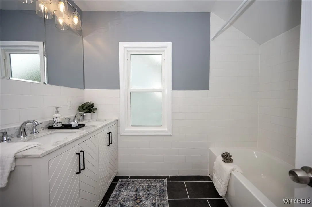 827 Tifft Street, Buffalo, New York 14220, Buffalo, New York 14220, 3 Bedrooms Bedrooms, 8 Rooms Rooms,1 BathroomBathrooms,Residential,For Sale,827 Tifft Street, Buffalo, New York 14220,B1620744