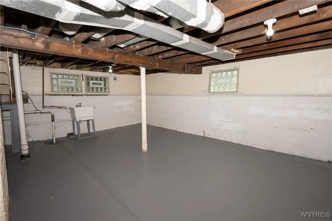 827 Tifft Street, Buffalo, New York 14220, Buffalo, New York 14220, 3 Bedrooms Bedrooms, 8 Rooms Rooms,1 BathroomBathrooms,Residential,For Sale,827 Tifft Street, Buffalo, New York 14220,B1620744