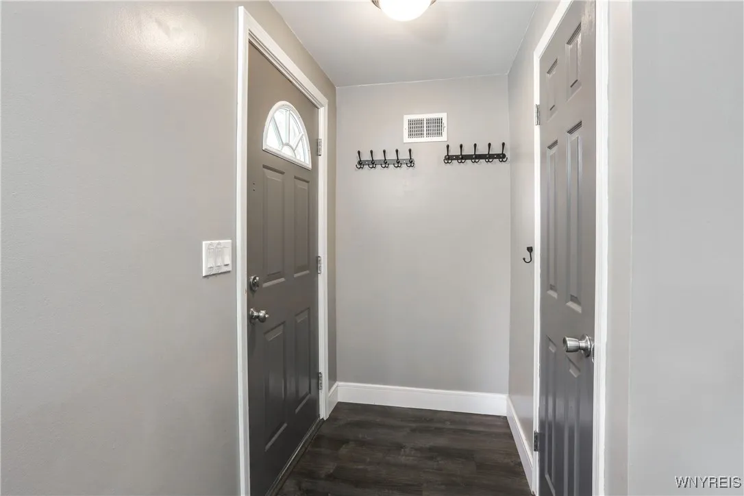 5031 Chapman Parkway, Hamburg, New York 14075, Hamburg, New York 14075, 3 Bedrooms Bedrooms, 7 Rooms Rooms,2 BathroomsBathrooms,Residential,Closed,5031 Chapman Parkway, Hamburg, New York 14075,0,B1620038