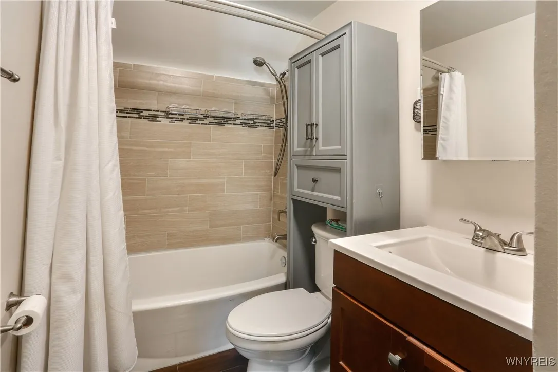 5031 Chapman Parkway, Hamburg, New York 14075, Hamburg, New York 14075, 3 Bedrooms Bedrooms, 7 Rooms Rooms,2 BathroomsBathrooms,Residential,Closed,5031 Chapman Parkway, Hamburg, New York 14075,0,B1620038