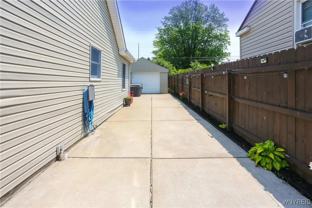 5031 Chapman Parkway, Hamburg, New York 14075, Hamburg, New York 14075, 3 Bedrooms Bedrooms, 7 Rooms Rooms,2 BathroomsBathrooms,Residential,Closed,5031 Chapman Parkway, Hamburg, New York 14075,0,B1620038