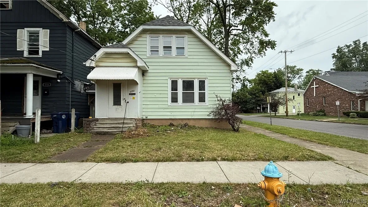 1890 Linwood Avenue, Niagara Falls, New York 14305, Niagara Falls, New York 14305, 5 Bedrooms Bedrooms, ,3 BathroomsBathrooms,Residential,For Sale,1890 Linwood Avenue, Niagara Falls, New York 14305,B1617157