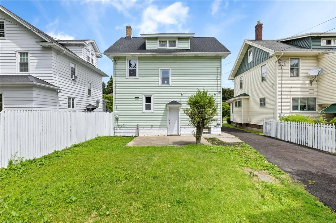 2079 Clifford Avenue, Rochester, New York 14609, Rochester, New York 14609, 3 Bedrooms Bedrooms, 7 Rooms Rooms,2 BathroomsBathrooms,Residential,Closed,2079 Clifford Avenue, Rochester, New York 14609,0,R1620700