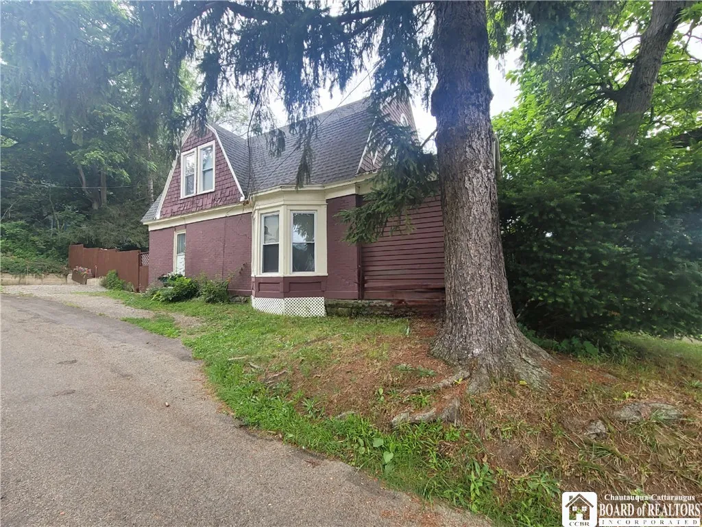 214 Hazzard Street, Jamestown, New York 14701, Jamestown, New York 14701, 4 Bedrooms Bedrooms, 8 Rooms Rooms,1 BathroomBathrooms,Residential,For Sale,214 Hazzard Street, Jamestown, New York 14701,R1621116