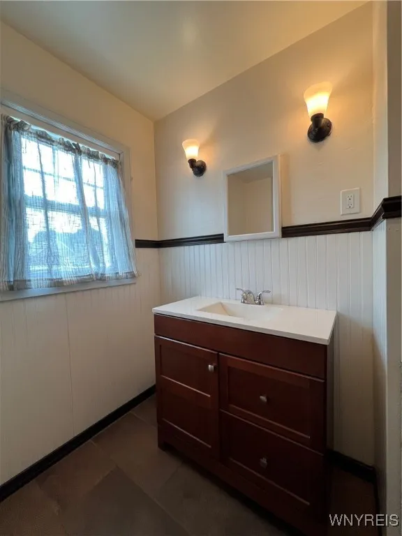 2479 Forest Avenue, Niagara Falls, New York 14301, Niagara Falls, New York 14301, 3 Bedrooms Bedrooms, 6 Rooms Rooms,1 BathroomBathrooms,Residential,Closed,2479 Forest Avenue, Niagara Falls, New York 14301,0,B1619811