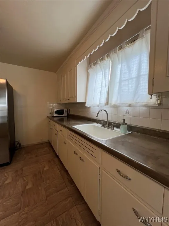 2479 Forest Avenue, Niagara Falls, New York 14301, Niagara Falls, New York 14301, 3 Bedrooms Bedrooms, 6 Rooms Rooms,1 BathroomBathrooms,Residential,Closed,2479 Forest Avenue, Niagara Falls, New York 14301,0,B1619811