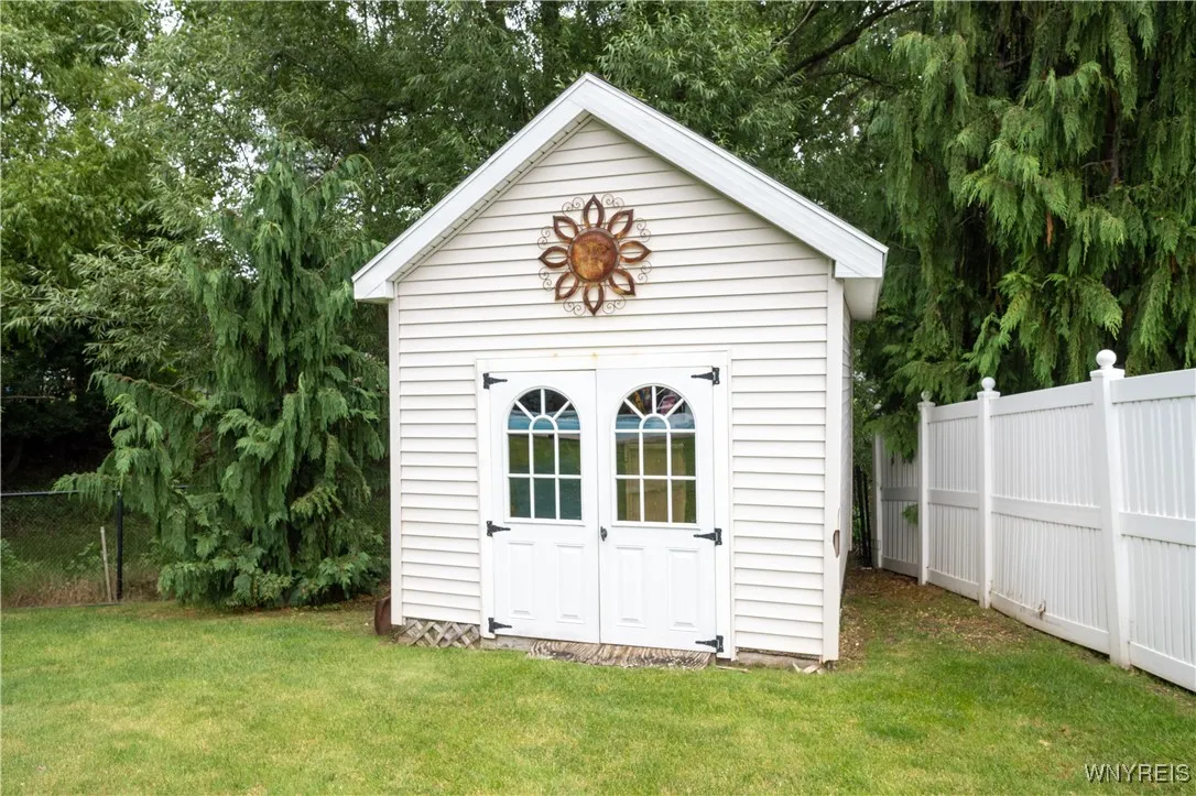 9 Rolling Woods Lane E, West Seneca, New York 1422, West Seneca, New York 14224, 4 Bedrooms Bedrooms, 12 Rooms Rooms,2 BathroomsBathrooms,Residential,Closed,9 Rolling Woods Lane E, West Seneca, New York 1422,0,B1617304