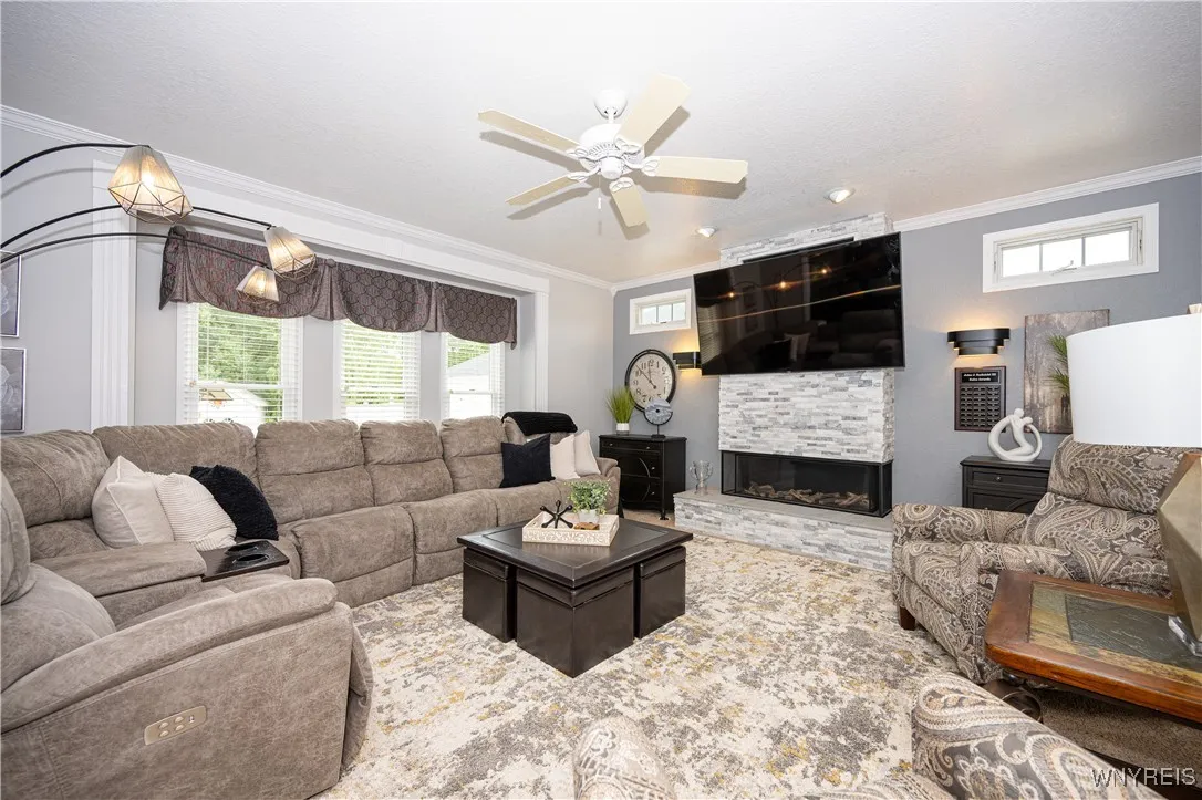 9 Rolling Woods Lane E, West Seneca, New York 1422, West Seneca, New York 14224, 4 Bedrooms Bedrooms, 12 Rooms Rooms,2 BathroomsBathrooms,Residential,Closed,9 Rolling Woods Lane E, West Seneca, New York 1422,0,B1617304
