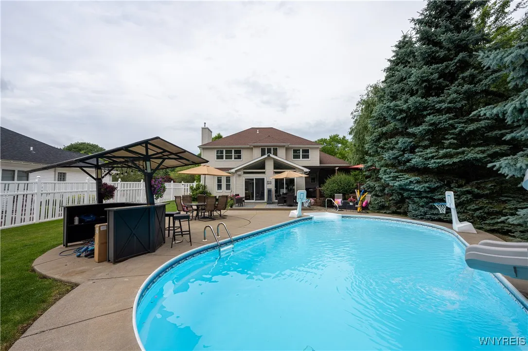 9 Rolling Woods Lane E, West Seneca, New York 1422, West Seneca, New York 14224, 4 Bedrooms Bedrooms, 12 Rooms Rooms,2 BathroomsBathrooms,Residential,Closed,9 Rolling Woods Lane E, West Seneca, New York 1422,0,B1617304