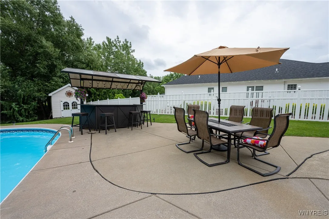 9 Rolling Woods Lane E, West Seneca, New York 1422, West Seneca, New York 14224, 4 Bedrooms Bedrooms, 12 Rooms Rooms,2 BathroomsBathrooms,Residential,Closed,9 Rolling Woods Lane E, West Seneca, New York 1422,0,B1617304