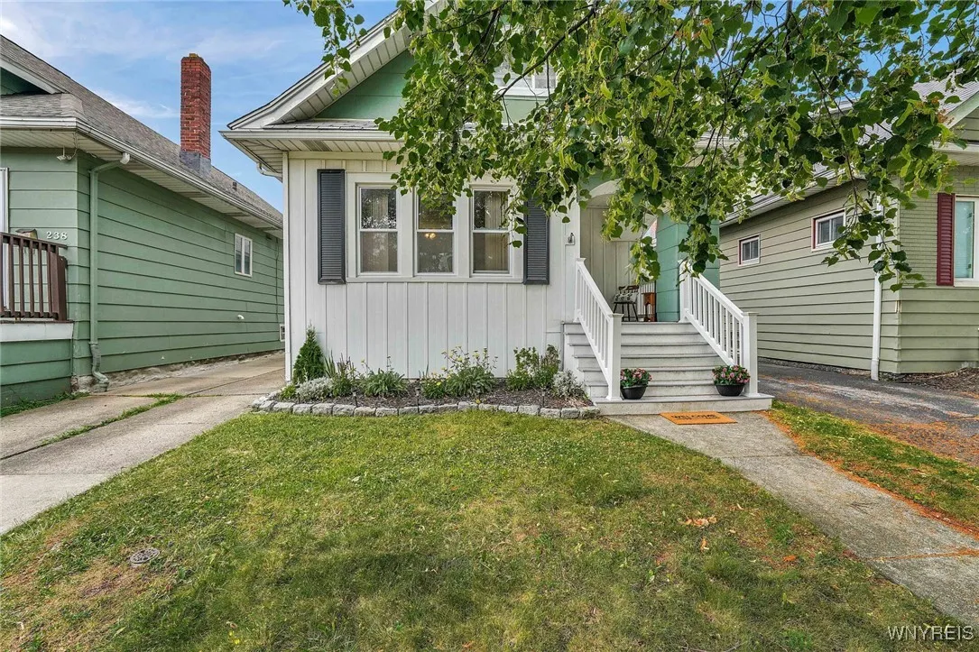 240 Parkwood Avenue, Tonawanda, New York 14217, Tonawanda, New York 14217, 3 Bedrooms Bedrooms, 7 Rooms Rooms,1 BathroomBathrooms,Residential,For Sale,240 Parkwood Avenue, Tonawanda, New York 14217,B1621157