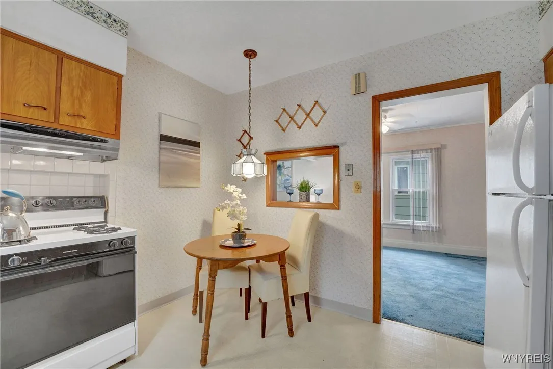 240 Parkwood Avenue, Tonawanda, New York 14217, Tonawanda, New York 14217, 3 Bedrooms Bedrooms, 7 Rooms Rooms,1 BathroomBathrooms,Residential,For Sale,240 Parkwood Avenue, Tonawanda, New York 14217,B1621157