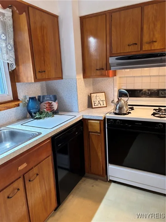 240 Parkwood Avenue, Tonawanda, New York 14217, Tonawanda, New York 14217, 3 Bedrooms Bedrooms, 7 Rooms Rooms,1 BathroomBathrooms,Residential,For Sale,240 Parkwood Avenue, Tonawanda, New York 14217,B1621157