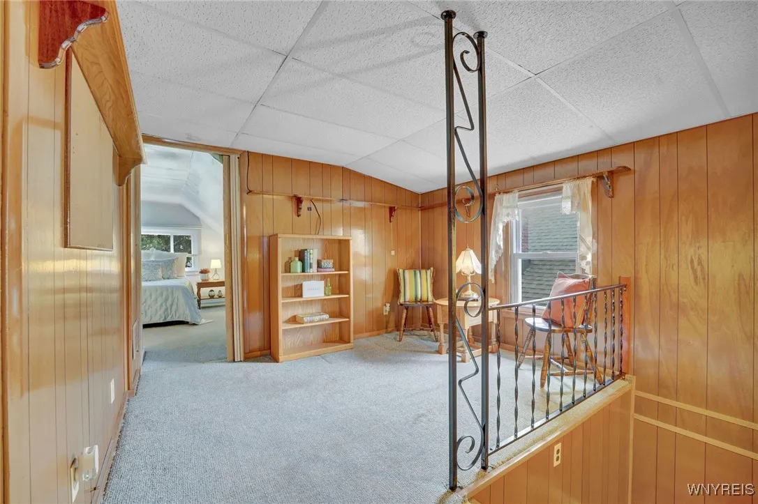 OPEN LOFT AREA ON SECOND FLOOR -HOME OFFICE POTENTIAL