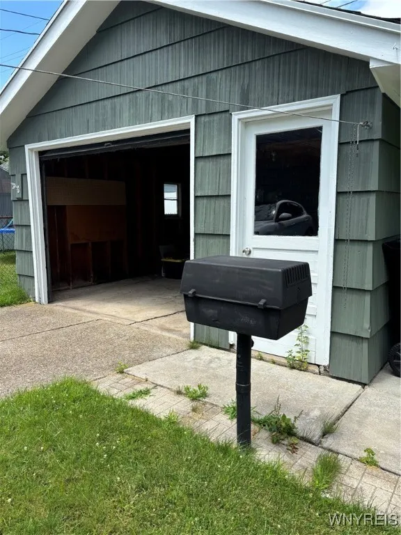 GAS GRILL FOR SUMMER BARBEQUES