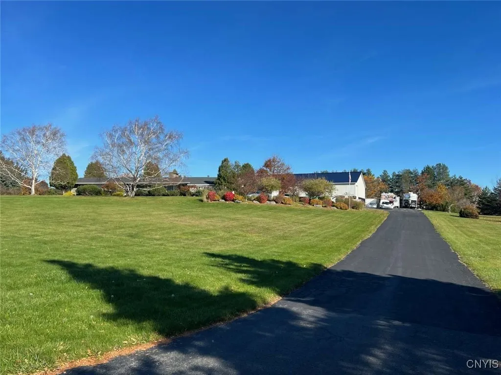 4124 Henneberry Road, Manlius, New York 13104, Manlius, New York 13104, 4 Bedrooms Bedrooms, 10 Rooms Rooms,2 BathroomsBathrooms,Residential,For Sale,4124 Henneberry Road, Manlius, New York 13104,S1621189