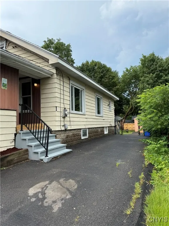 437 Ridgewood Drive, Syracuse, New York 13206, Syracuse, New York 13206, 2 Bedrooms Bedrooms, 5 Rooms Rooms,1 BathroomBathrooms,Residential,For Sale,437 Ridgewood Drive, Syracuse, New York 13206,S1620988