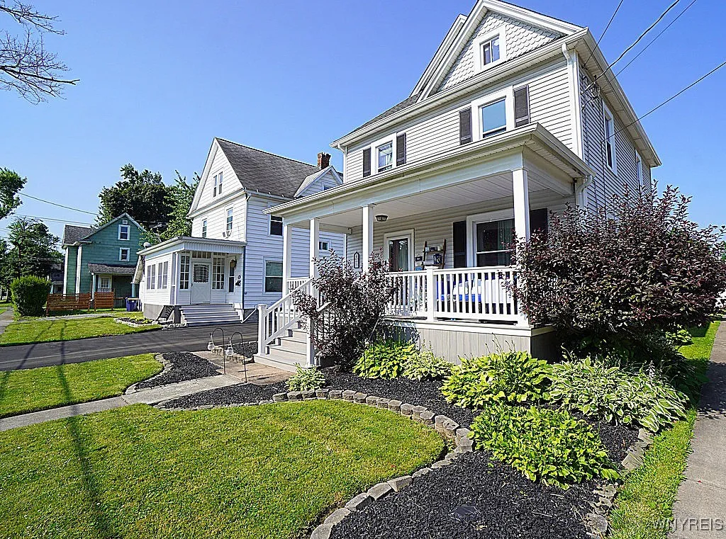 127 Pound Street, Lockport City, New York 14094, Lockport City, New York 14094, 5 Bedrooms Bedrooms, 9 Rooms Rooms,2 BathroomsBathrooms,Residential,For Sale,127 Pound Street, Lockport City, New York 14094,B1619738