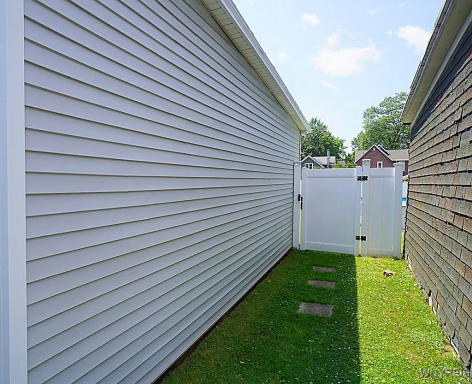 127 Pound Street, Lockport City, New York 14094, Lockport City, New York 14094, 5 Bedrooms Bedrooms, 9 Rooms Rooms,2 BathroomsBathrooms,Residential,For Sale,127 Pound Street, Lockport City, New York 14094,B1619738