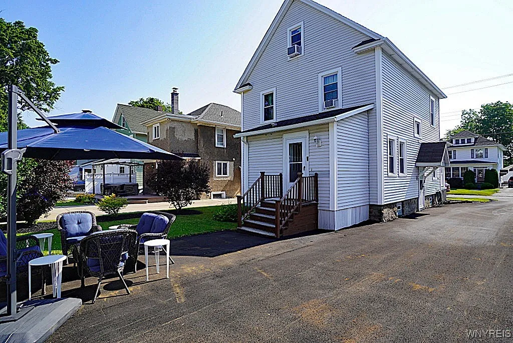 127 Pound Street, Lockport City, New York 14094, Lockport City, New York 14094, 5 Bedrooms Bedrooms, 9 Rooms Rooms,2 BathroomsBathrooms,Residential,For Sale,127 Pound Street, Lockport City, New York 14094,B1619738