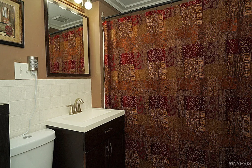 127 Pound Street, Lockport City, New York 14094, Lockport City, New York 14094, 5 Bedrooms Bedrooms, 9 Rooms Rooms,2 BathroomsBathrooms,Residential,For Sale,127 Pound Street, Lockport City, New York 14094,B1619738
