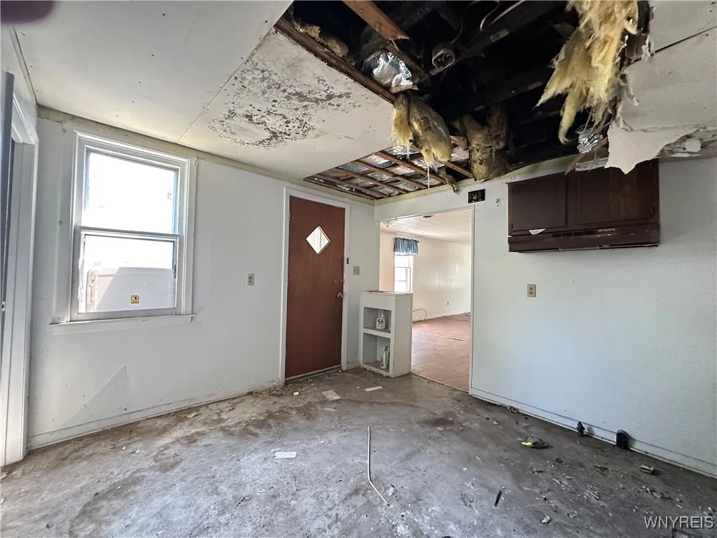 lower kitchen backdoor