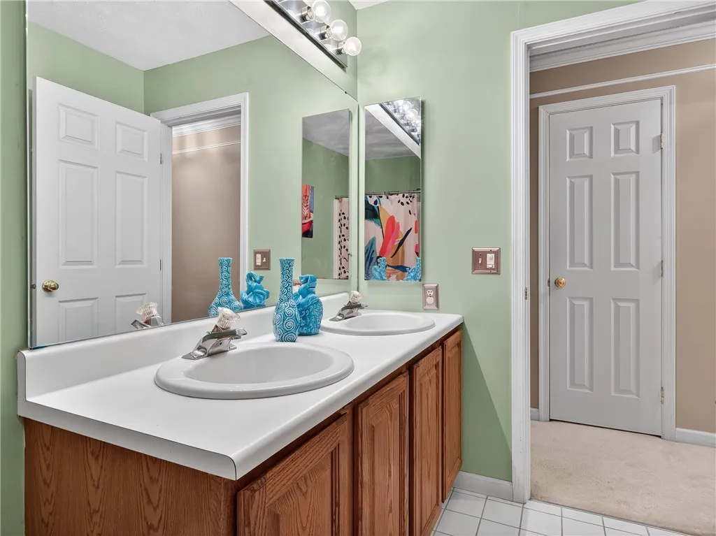 3173 Valley Drive, Walworth, New York 14568, Walworth, New York 14568, 4 Bedrooms Bedrooms, 10 Rooms Rooms,2 BathroomsBathrooms,Residential,For Sale,3173 Valley Drive, Walworth, New York 14568,0,R1619507