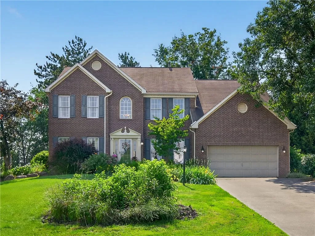 3173 Valley Drive, Walworth, New York 14568, Walworth, New York 14568, 4 Bedrooms Bedrooms, 10 Rooms Rooms,2 BathroomsBathrooms,Residential,For Sale,3173 Valley Drive, Walworth, New York 14568,0,R1619507