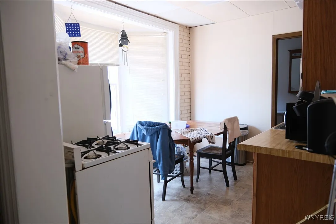 184 Goundry Street, North Tonawanda, New York 1412, North Tonawanda, New York 14120, 5 Bedrooms Bedrooms, ,Multi Family,Closed,184 Goundry Street, North Tonawanda, New York 1412,0,B1616178