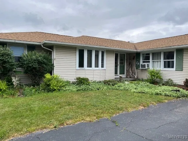 208 Angle Road, West Seneca, New York 14224, West Seneca, New York 14224, 5 Bedrooms Bedrooms, 8 Rooms Rooms,2 BathroomsBathrooms,Residential,Closed,208 Angle Road, West Seneca, New York 14224,0,B1621203