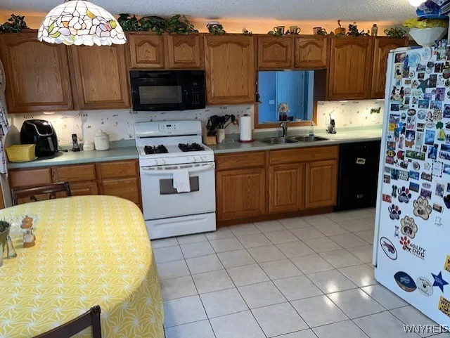 208 Angle Road, West Seneca, New York 14224, West Seneca, New York 14224, 5 Bedrooms Bedrooms, 8 Rooms Rooms,2 BathroomsBathrooms,Residential,Closed,208 Angle Road, West Seneca, New York 14224,0,B1621203