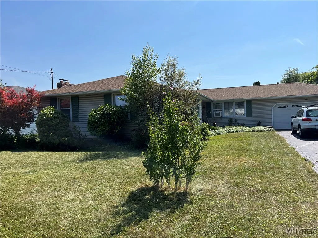 208 Angle Road, West Seneca, New York 14224, West Seneca, New York 14224, 5 Bedrooms Bedrooms, 8 Rooms Rooms,2 BathroomsBathrooms,Residential,Closed,208 Angle Road, West Seneca, New York 14224,0,B1621203