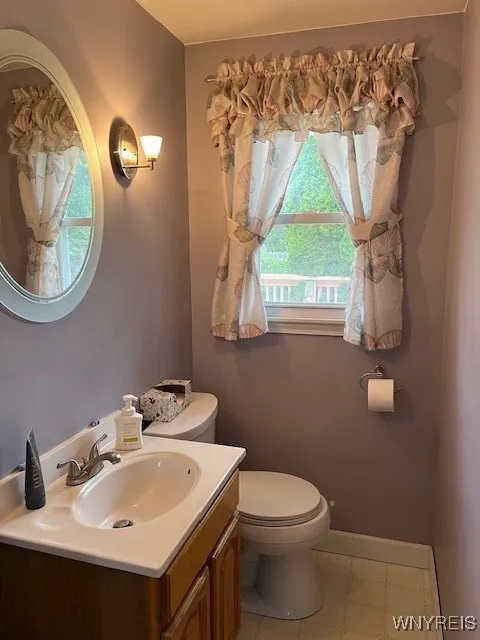 Half bath off of Family room