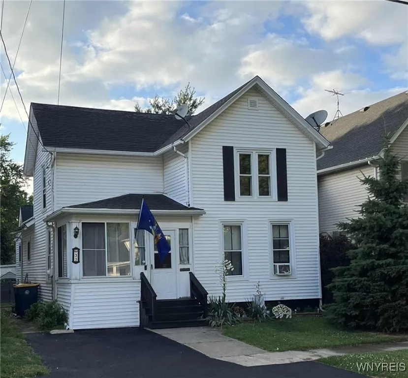 33 Irving Street, Lockport City, New York 14094, Lockport City, New York 14094, 3 Bedrooms Bedrooms, 8 Rooms Rooms,1 BathroomBathrooms,Residential,For Sale,33 Irving Street, Lockport City, New York 14094,B1621196