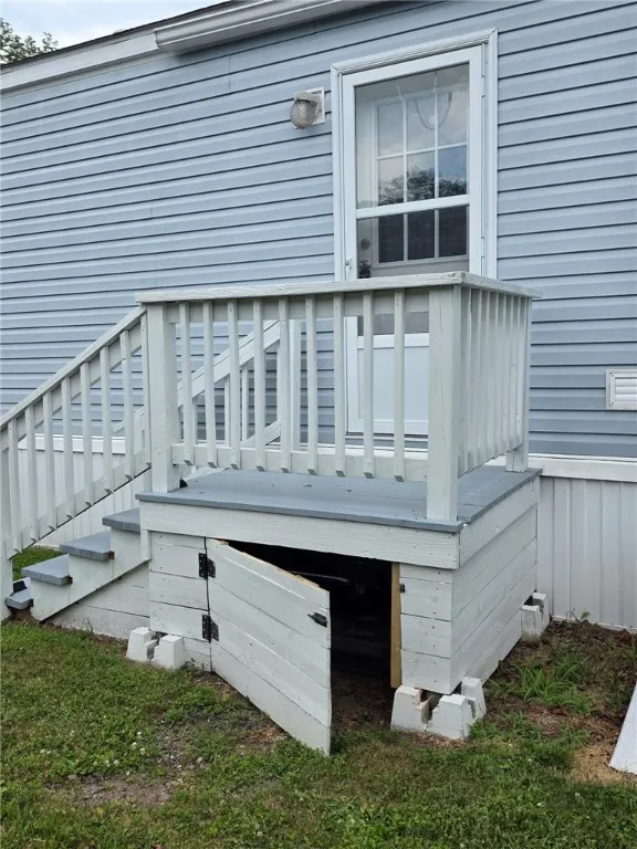 Side entrance deck & access door