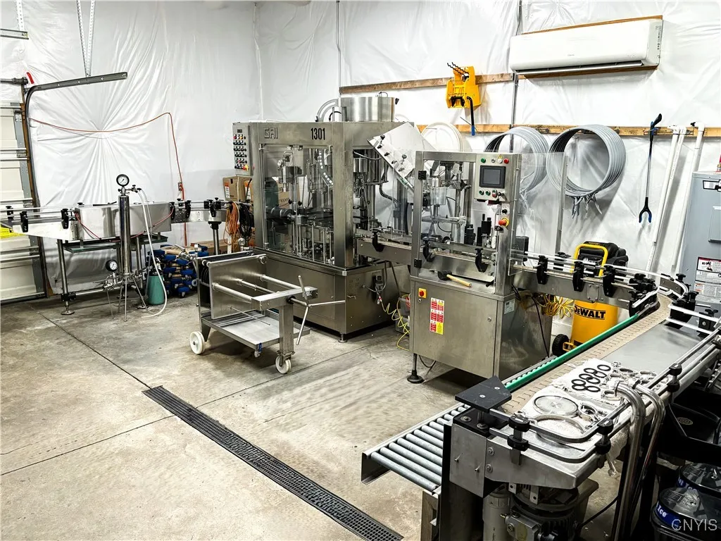 WINE BOTTLING MACHINE