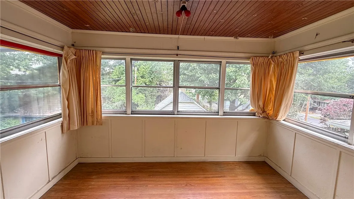 276 Seneca Parkway, Rochester, New York 14613, Rochester, New York 14613, 4 Bedrooms Bedrooms, 12 Rooms Rooms,1 BathroomBathrooms,Residential,For Sale,276 Seneca Parkway, Rochester, New York 14613,R1621251