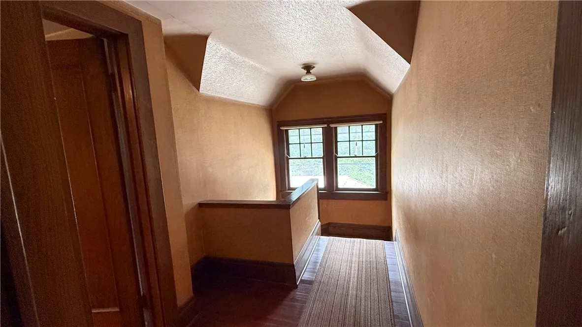 276 Seneca Parkway, Rochester, New York 14613, Rochester, New York 14613, 4 Bedrooms Bedrooms, 12 Rooms Rooms,1 BathroomBathrooms,Residential,For Sale,276 Seneca Parkway, Rochester, New York 14613,R1621251