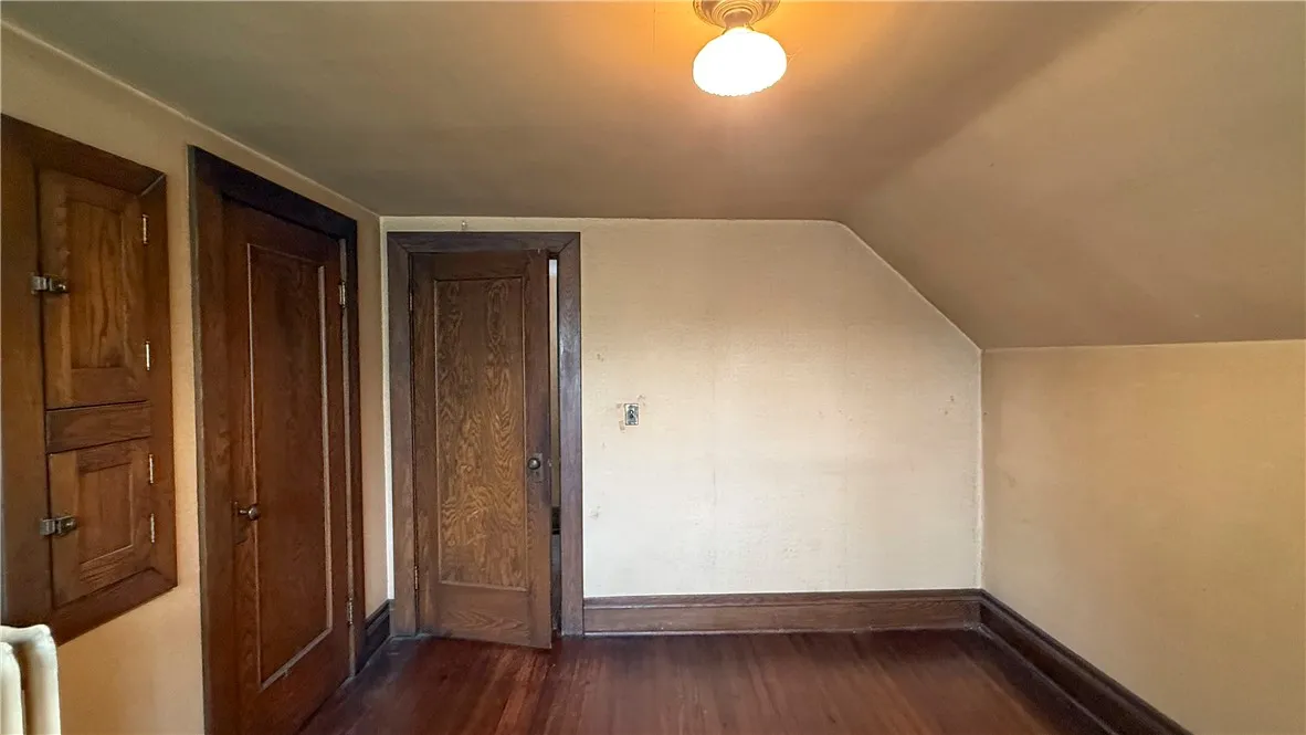 276 Seneca Parkway, Rochester, New York 14613, Rochester, New York 14613, 4 Bedrooms Bedrooms, 12 Rooms Rooms,1 BathroomBathrooms,Residential,For Sale,276 Seneca Parkway, Rochester, New York 14613,R1621251
