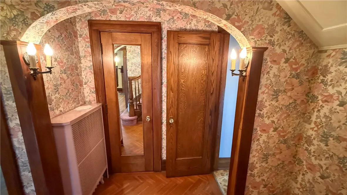 276 Seneca Parkway, Rochester, New York 14613, Rochester, New York 14613, 4 Bedrooms Bedrooms, 12 Rooms Rooms,1 BathroomBathrooms,Residential,For Sale,276 Seneca Parkway, Rochester, New York 14613,R1621251