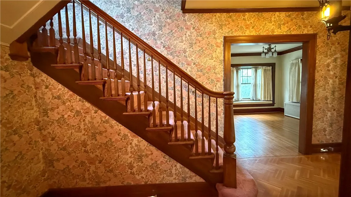 276 Seneca Parkway, Rochester, New York 14613, Rochester, New York 14613, 4 Bedrooms Bedrooms, 12 Rooms Rooms,1 BathroomBathrooms,Residential,For Sale,276 Seneca Parkway, Rochester, New York 14613,R1621251