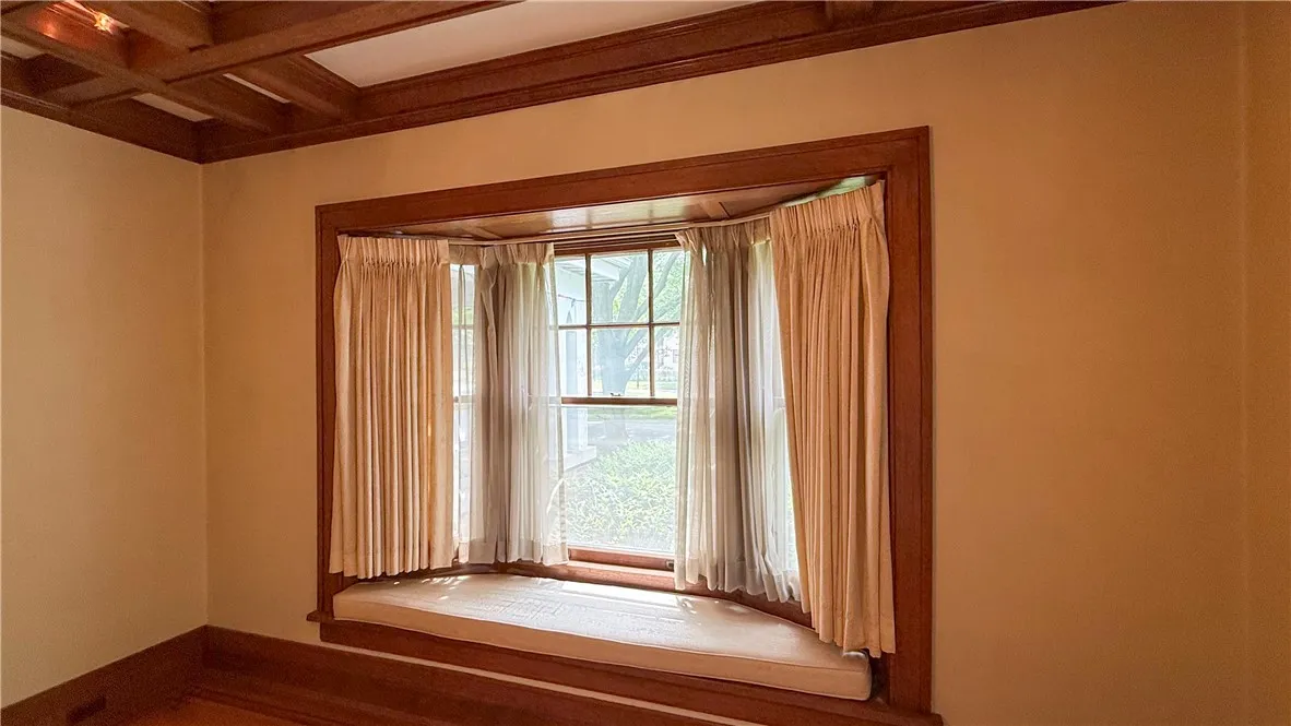 276 Seneca Parkway, Rochester, New York 14613, Rochester, New York 14613, 4 Bedrooms Bedrooms, 12 Rooms Rooms,1 BathroomBathrooms,Residential,For Sale,276 Seneca Parkway, Rochester, New York 14613,R1621251