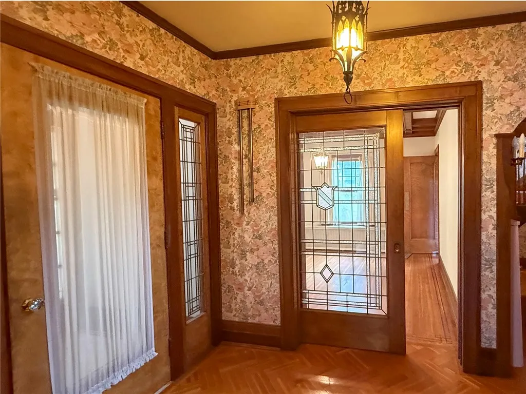 276 Seneca Parkway, Rochester, New York 14613, Rochester, New York 14613, 4 Bedrooms Bedrooms, 12 Rooms Rooms,1 BathroomBathrooms,Residential,For Sale,276 Seneca Parkway, Rochester, New York 14613,R1621251